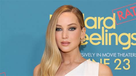 is there nudity in no hard feelings|Jennifer Lawrence shocks fans by getting completely。